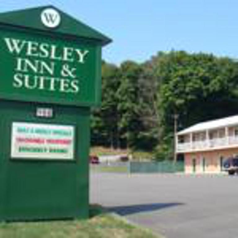 Wesley Inn & Suites Мидлтаун Экстерьер фото